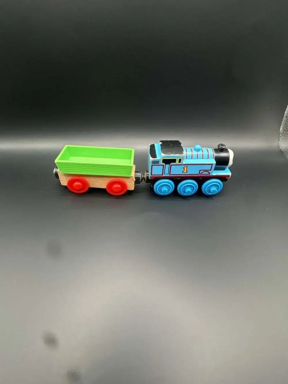 Thomas & Friends Wooden Railway Thomas the Tank Engine with Green Cargo Wagon